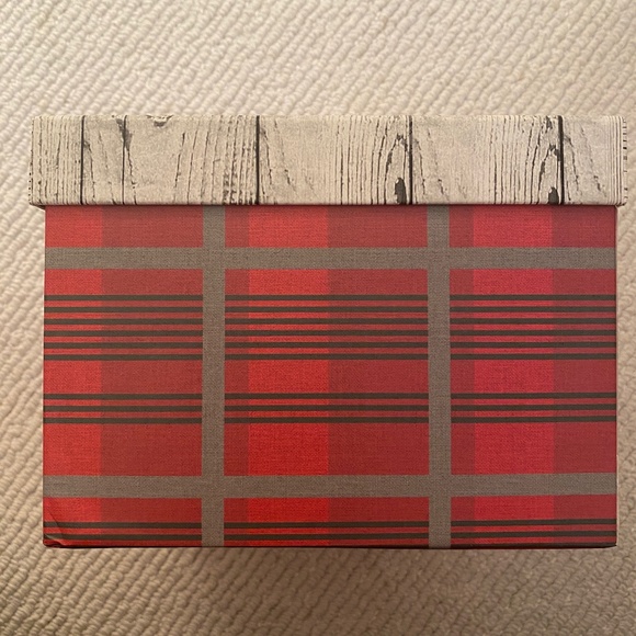 Design Focus I Holiday Gift Box I Happy Holidays Square Empty Gift Box - Picture 9 of 16